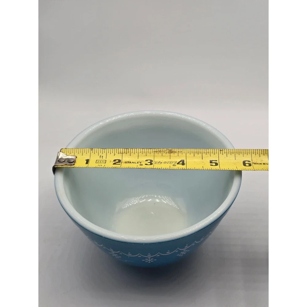 Vintage Pyrex Snowflake Blue 401 Mixing Nesting Bowl 1.5 Pint Turquoise Garland